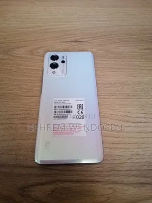 Photo - New ZTE V40 Pro 128 GB White