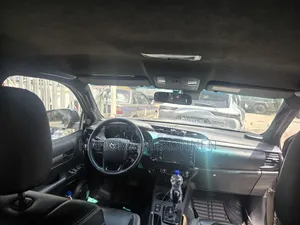 Toyota Hilux 2021 Brown