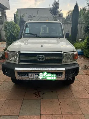 Photo - Toyota Land Cruiser 2018 White