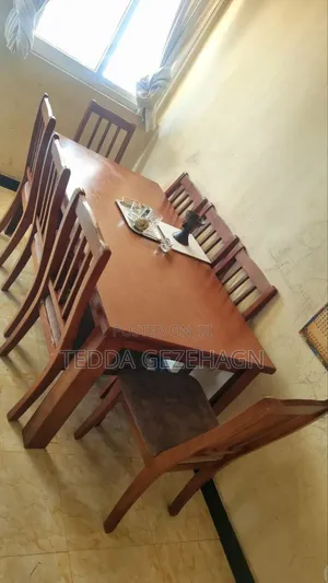 Photo - Dining Table and Chairs የምግብ ጠረፔዛ