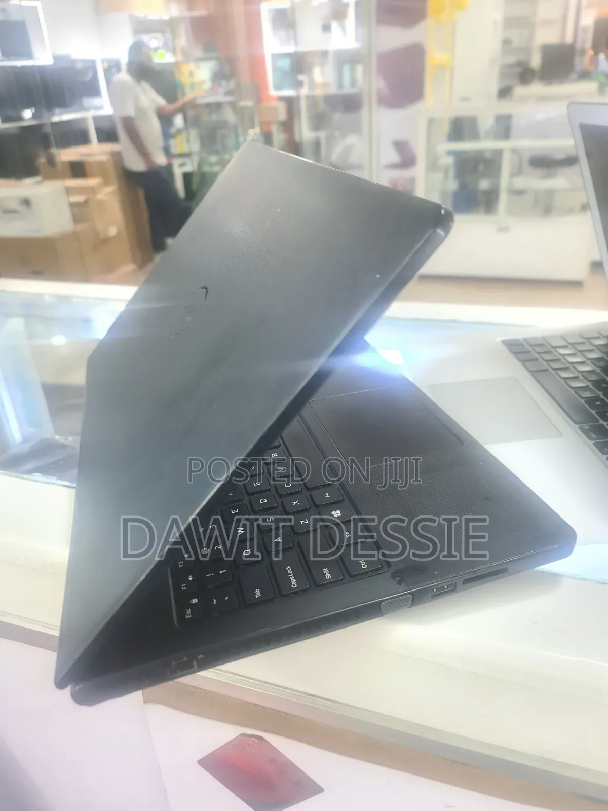 New Laptop Dell 4GB Intel Core I5 SSD 1T