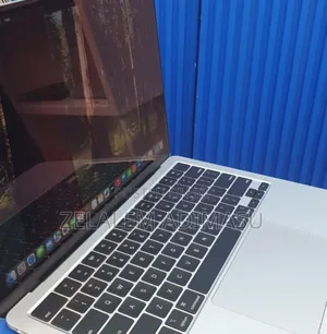 Photo - New Laptop Apple MacBook Air 2025 M4 13-inch 16GB Apple M4 SSD 256GB