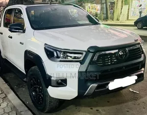 Photo - Toyota Hilux 2021 White