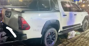 Toyota Hilux 2021 White
