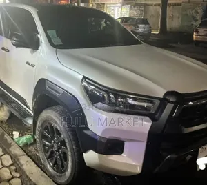 Toyota Hilux 2021 White