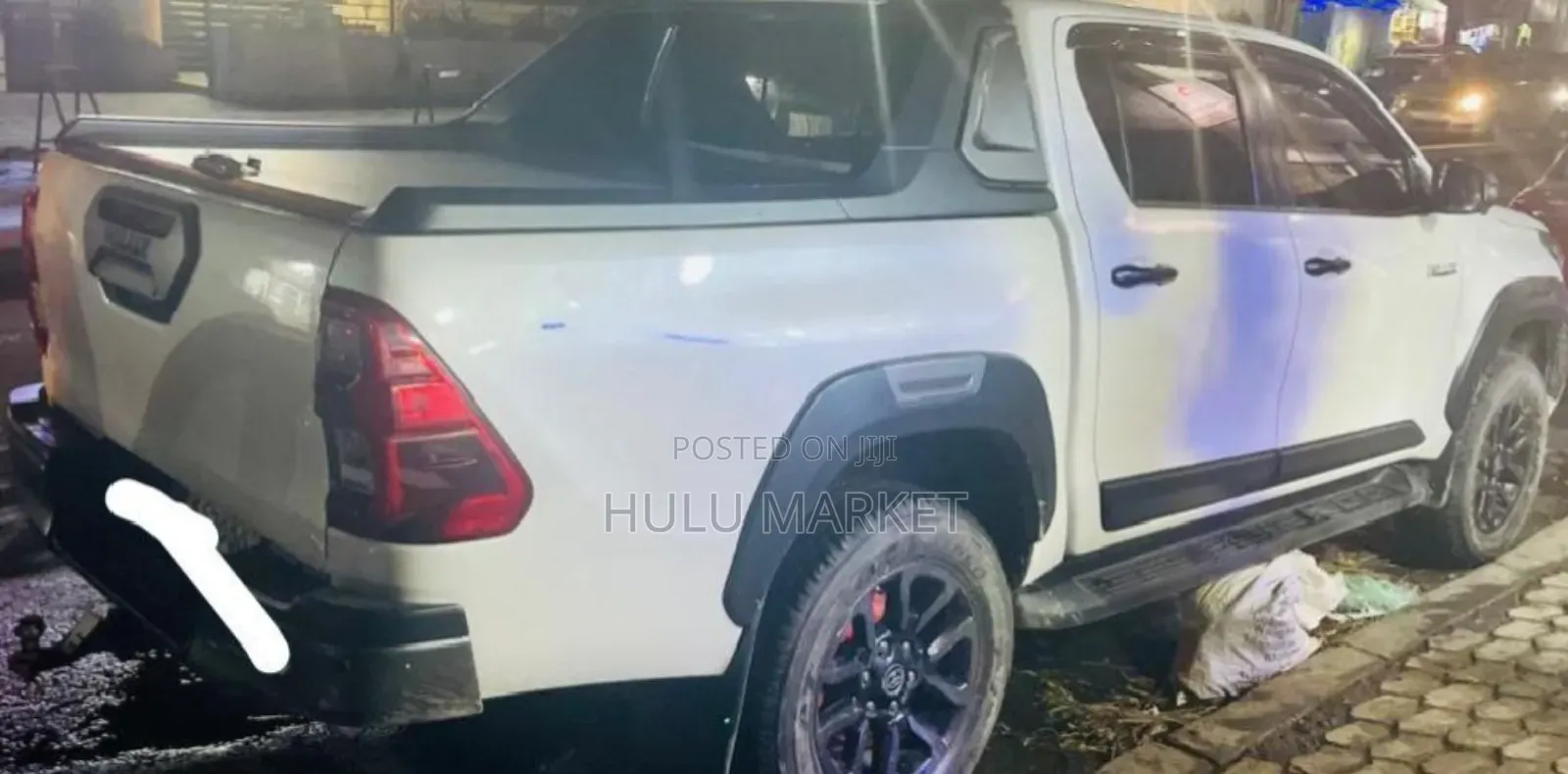 Toyota Hilux 2021 White