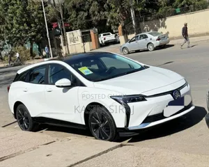 Photo - Buick Velite 6 Electric 61 kWh Front Wheel 2024 White