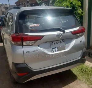 Toyota Rush 2022 Silver