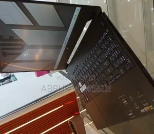 New Laptop Asus 8GB Intel Core I7 SSD 16 GB