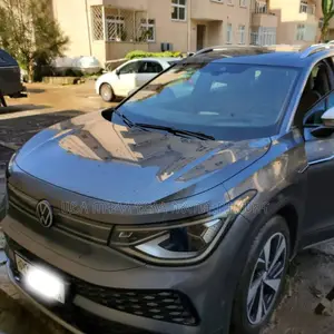 Photo - Volkswagen ID.6 2022 Maroon