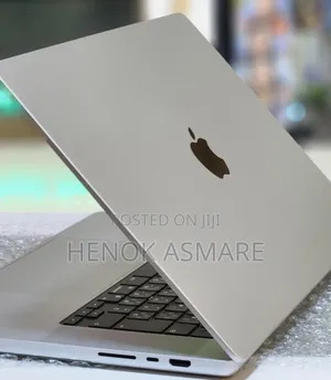 Photo - New Laptop Apple MacBook Pro 2019 32GB Apple M2 SSD 1T