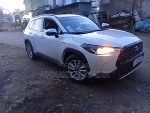 Photo - Toyota Corolla Cross Hybrid 2024 White