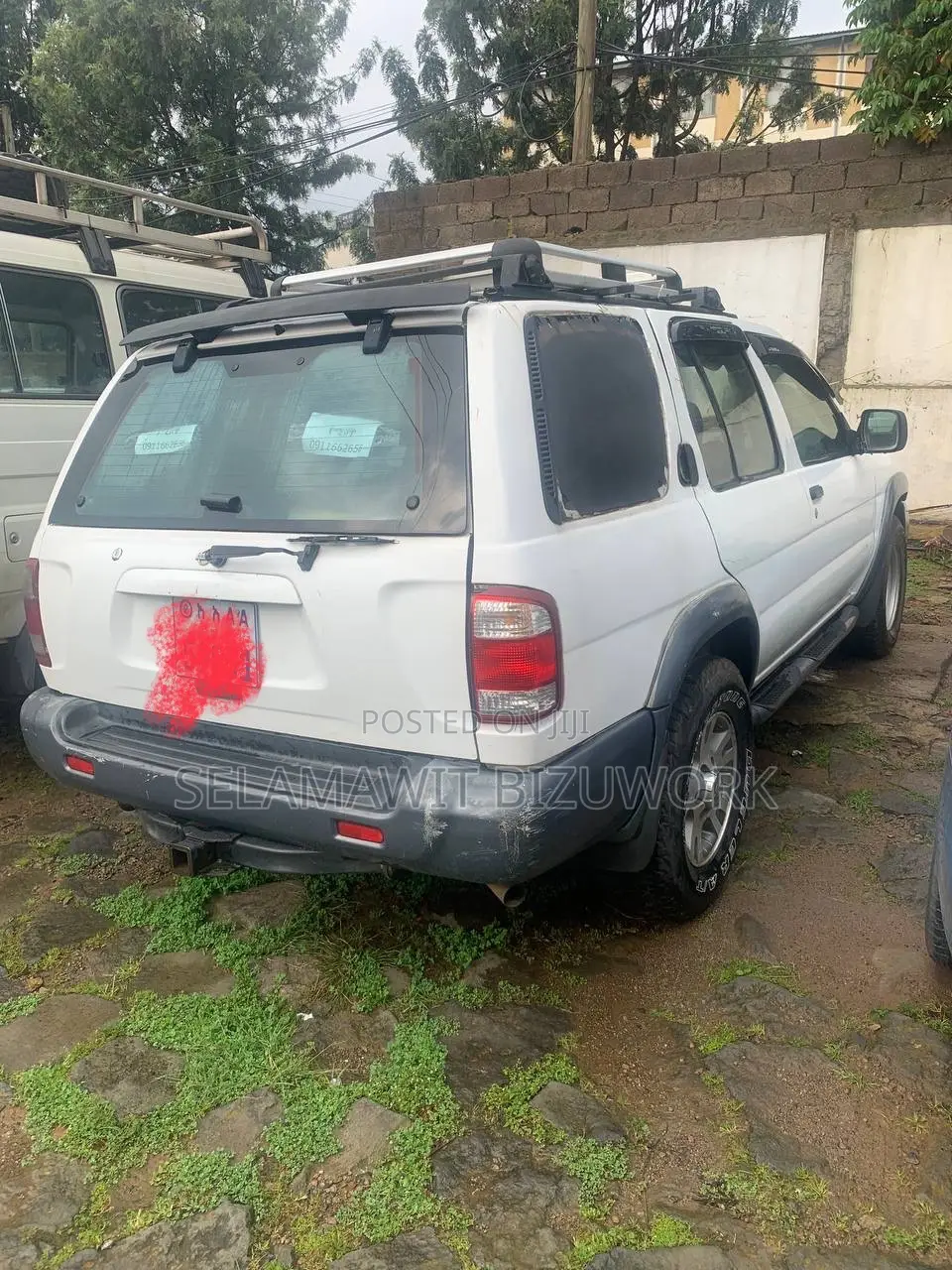 Nissan Pathfinder 1999 White