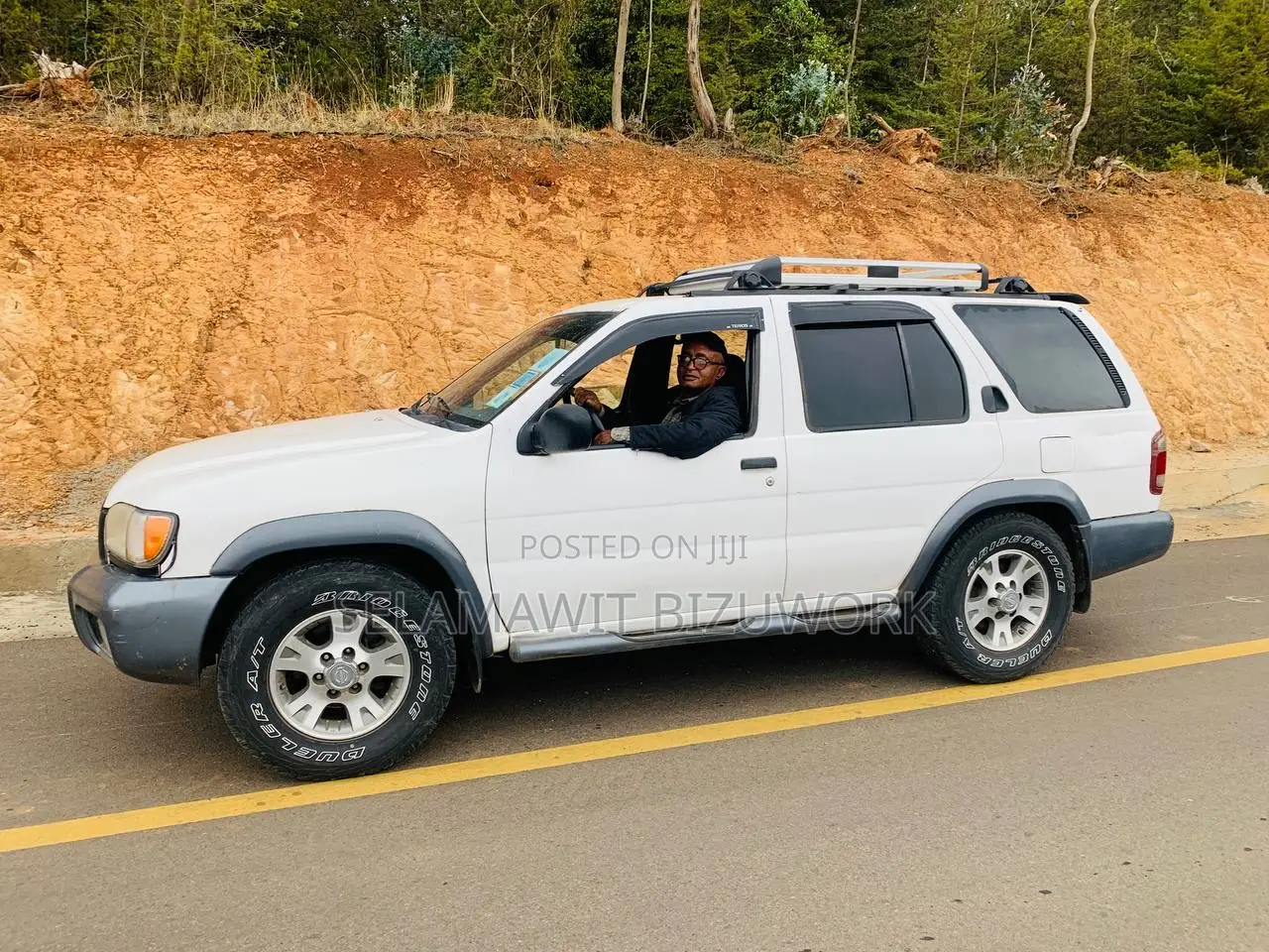 Nissan Pathfinder 1999 White