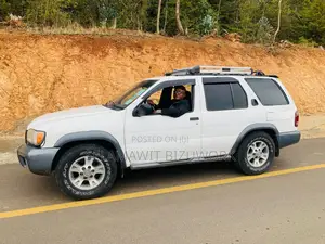 Nissan Pathfinder 1999 White