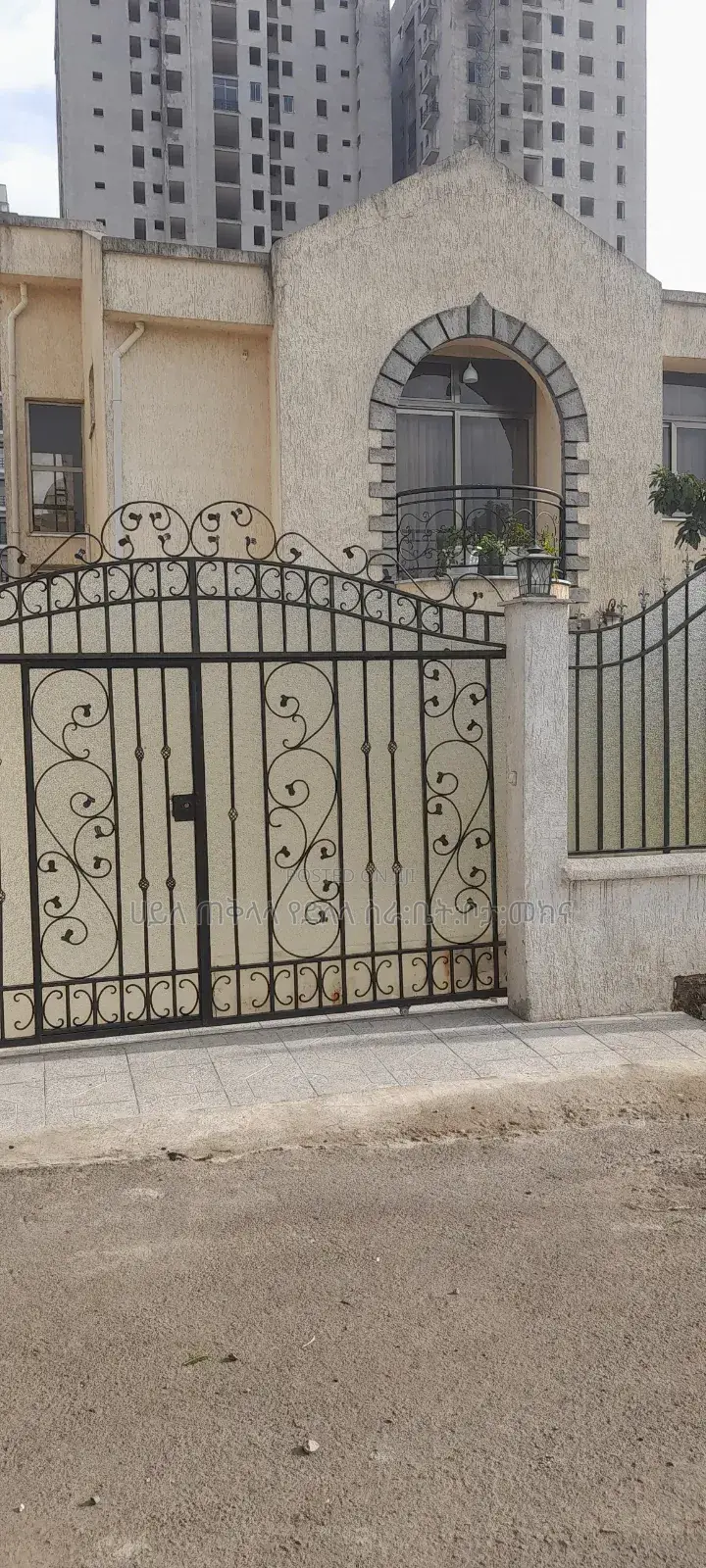 Furnished 4bdrm House in Gift Real State, Yeka for sale