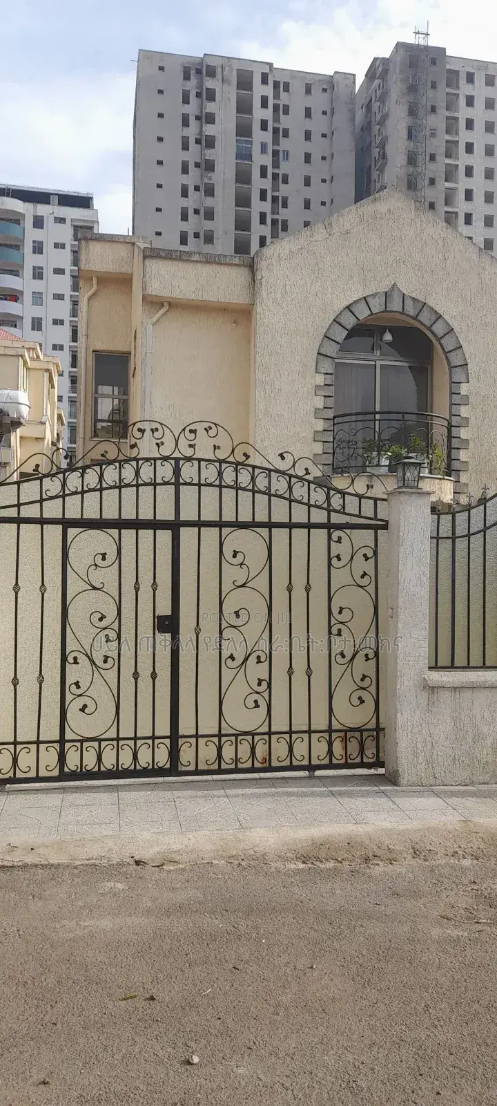 Furnished 4bdrm House in Gift Real State, Yeka for sale