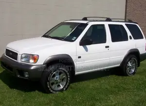 Photo - Nissan Pathfinder 1999 White
