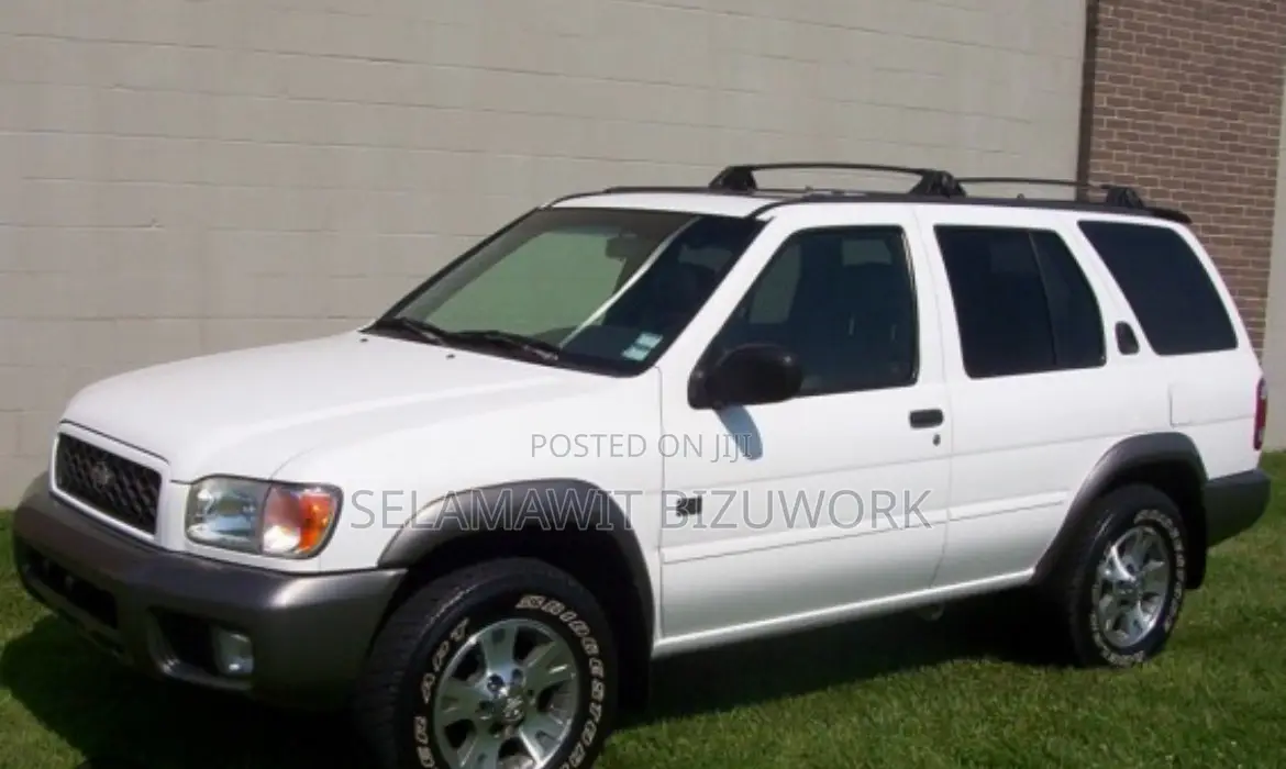 Nissan Pathfinder 1999 White