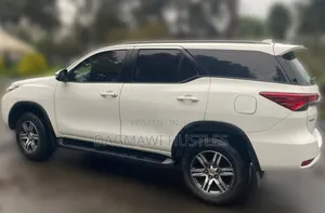 Photo - Toyota Fortuner 2.8 D AWD 2019 White