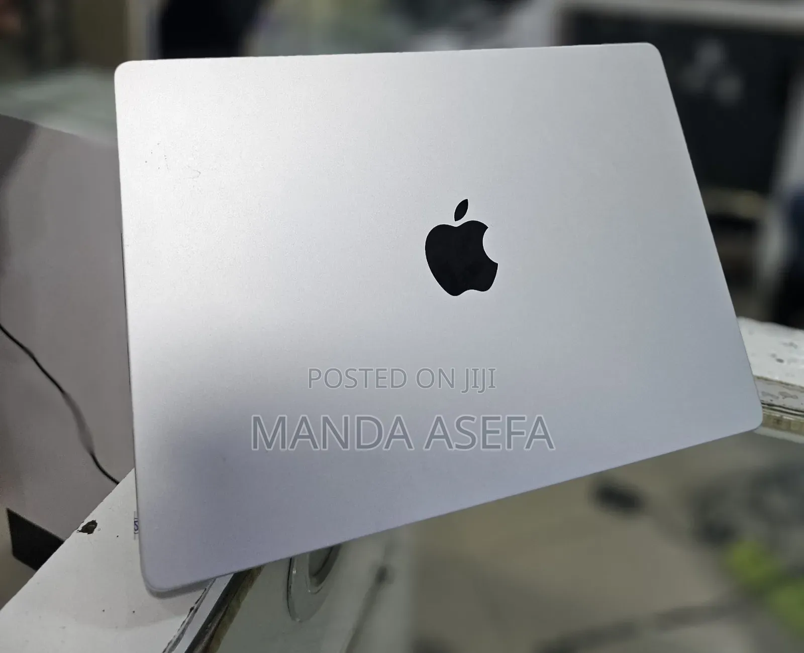 New Laptop Apple MacBook Pro 8GB Apple M3 SSD 512GB