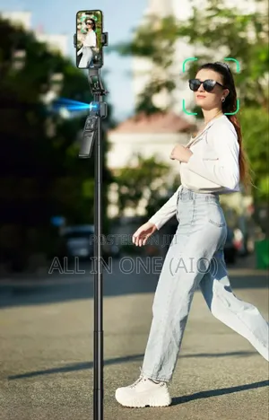 Photo - Q13 Smart Follow Selfie Stick