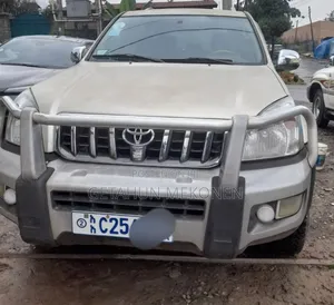 Photo - Toyota Land Cruiser 2005 Gold