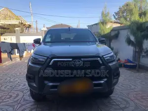 Photo - Toyota Hilux 2021 Silver