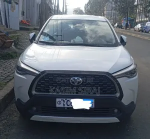 Photo - Toyota Corolla Cross Hybrid 2023 White
