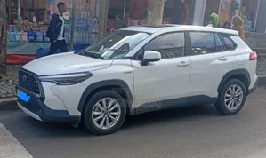 Toyota Corolla Cross Hybrid 2023 White