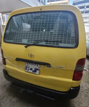 Toyota HiAce 2008 Yellow