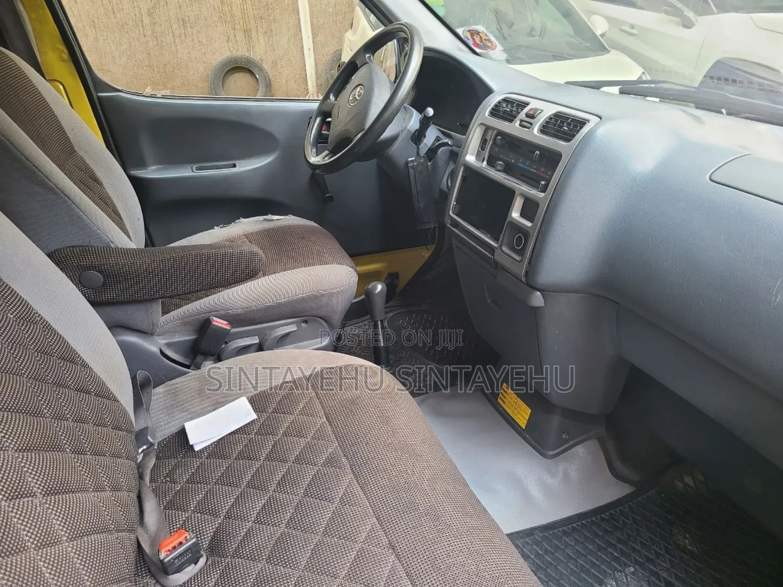 Toyota HiAce 2008 Yellow