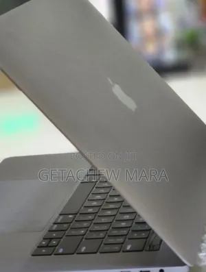 Photo - New Laptop Apple MacBook Pro 2017 16GB Intel Core I7 SSD 512GB