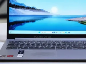 New Laptop Lenovo 8GB AMD Ryzen 5 SSD 512GB