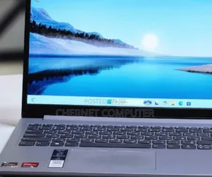 New Laptop Lenovo 8GB AMD Ryzen 5 SSD 512GB