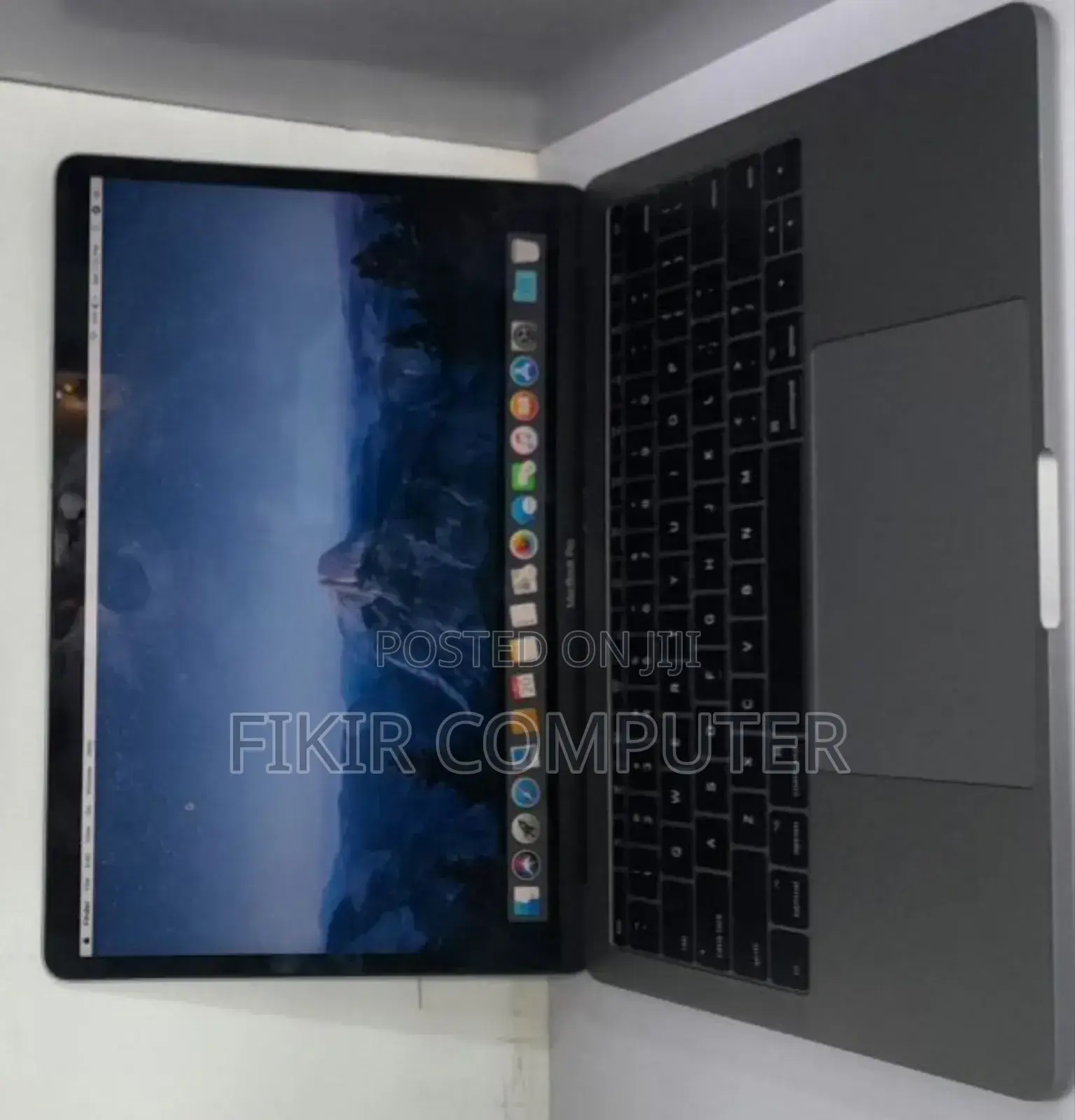 New Laptop Apple MacBook Pro 2017 8GB Intel Core I5 SSD 128GB