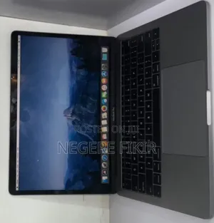 Photo - New Laptop Apple MacBook Pro 2017 8GB Intel Core I5 SSD 128GB