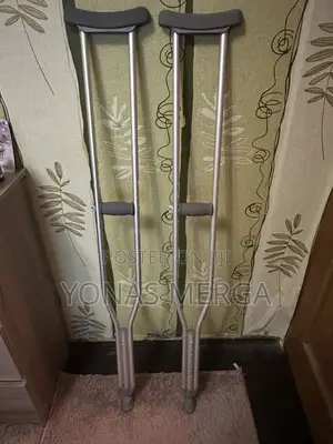 Photo - Aluminum Crutches (10 Pairs/Case)含~Crutchesμ፼provides Load-Bearing