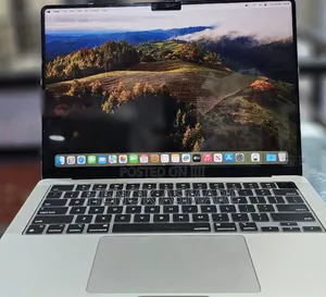Photo - New Laptop Apple MacBook 8GB Apple M3 SSD 512GB