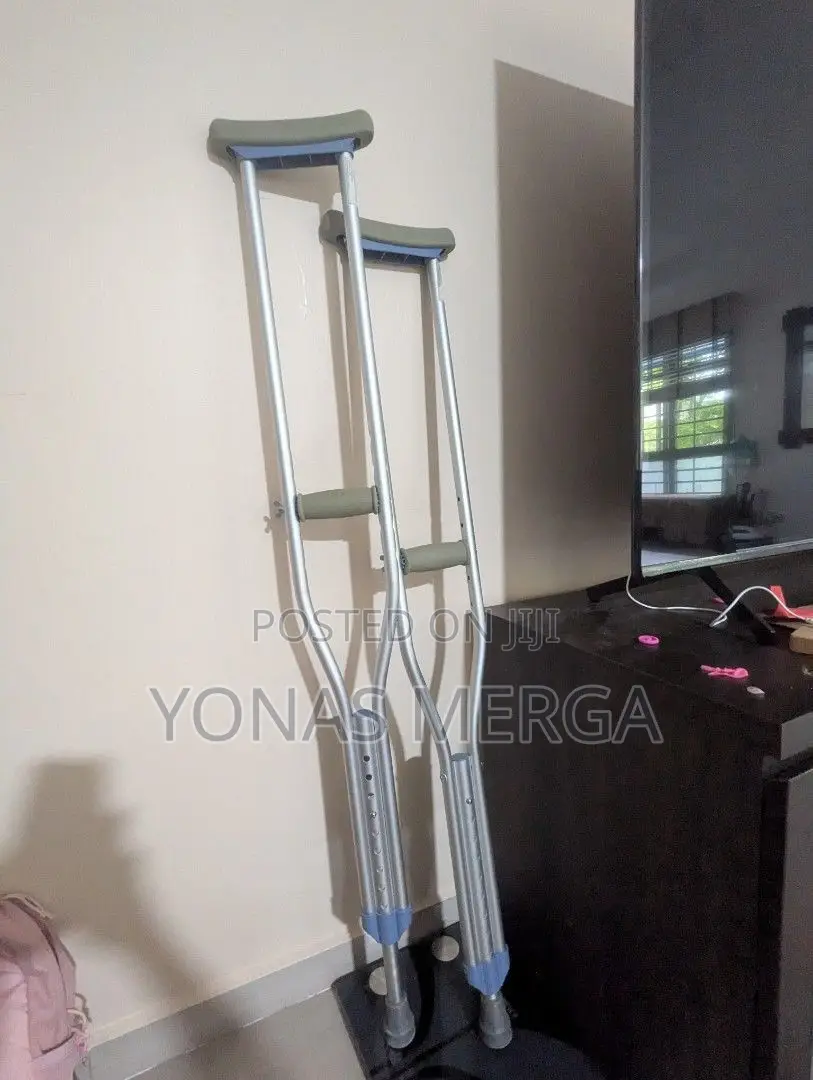 Bilateral Crutches首፭axillary Crutches|1pair፦甘adjusting Arm Cuff Handle