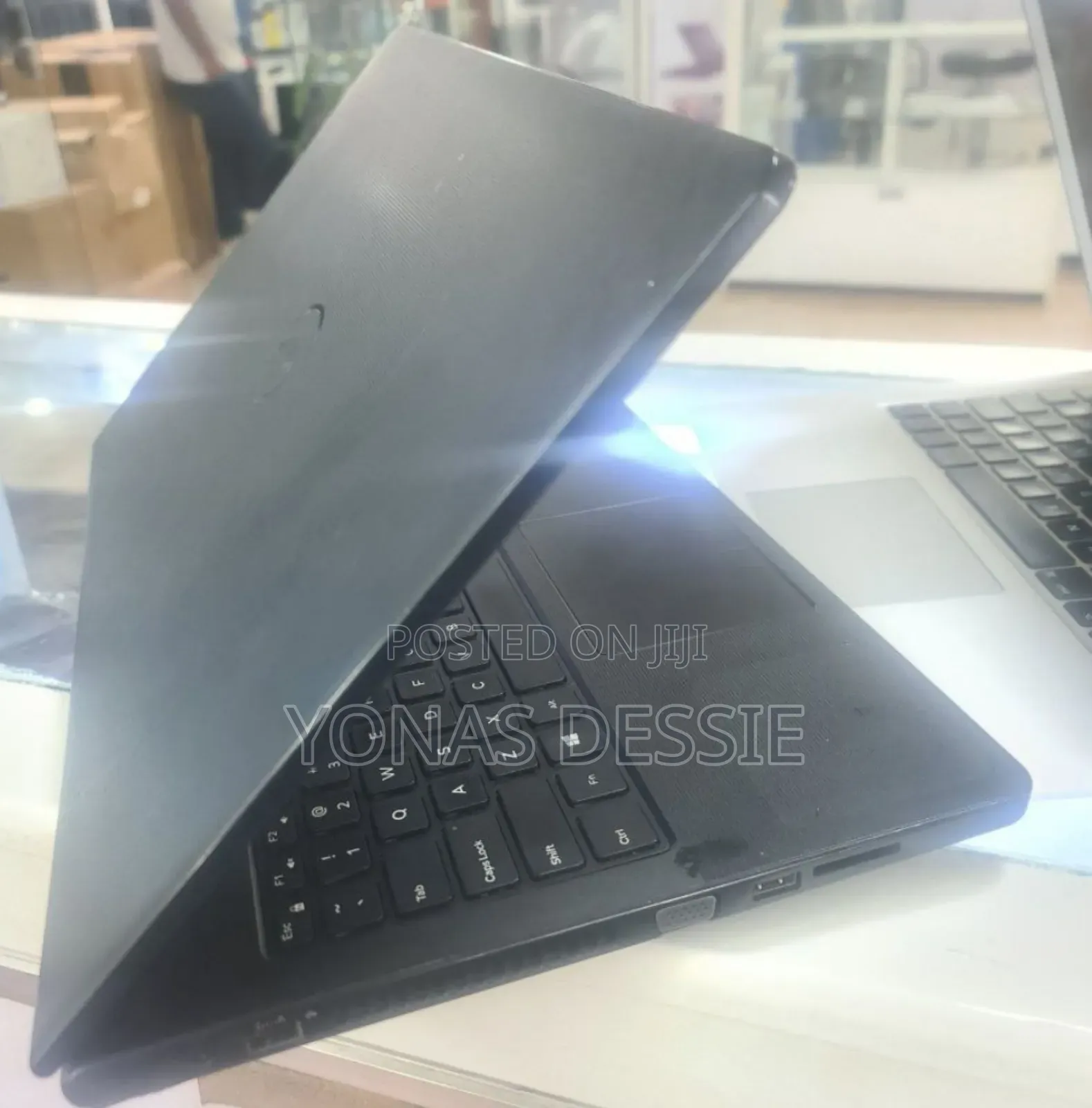 Laptop Dell Vostro 1540 4GB Intel Core I5 HDD 1T