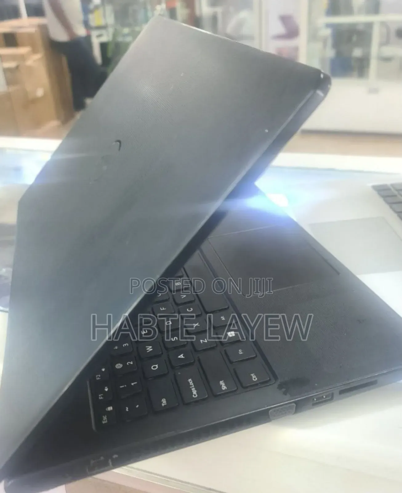 New Laptop Dell Vostro DVCI315 4GB Intel Core I5 SSD 1T