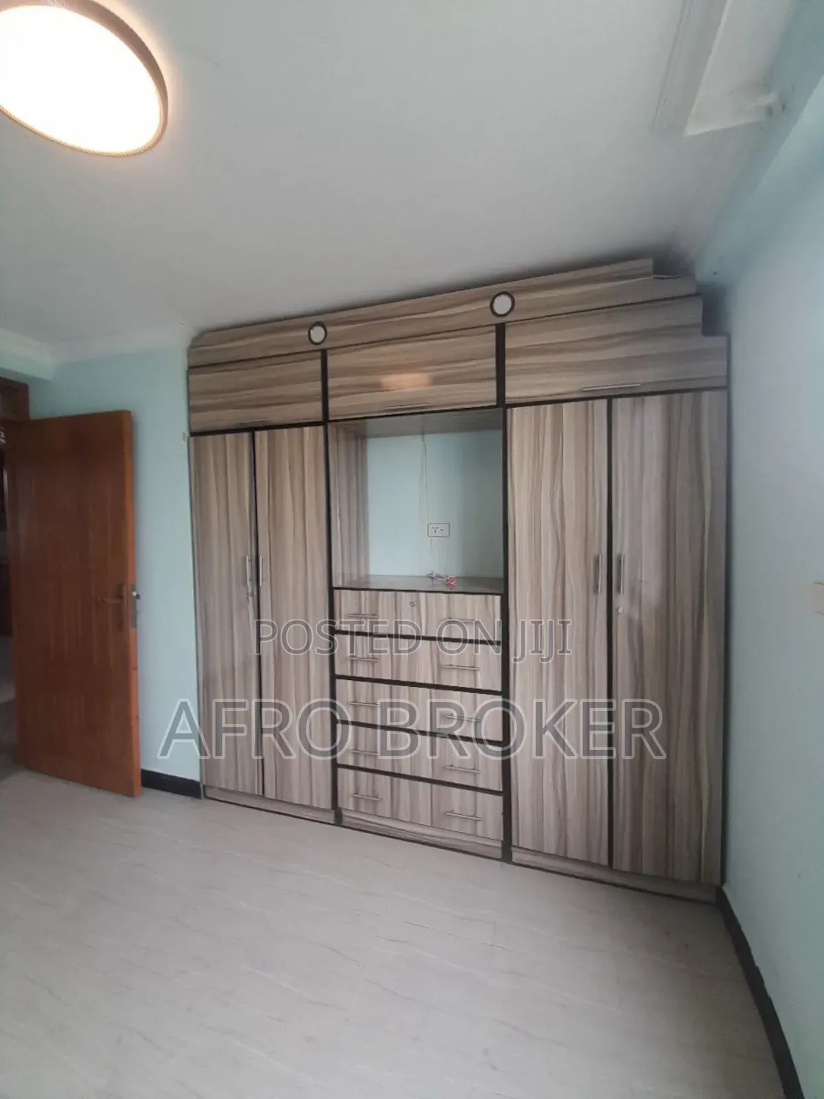 Furnished 3bdrm Condo in Koye Project 18, Akaky Kaliti for sale