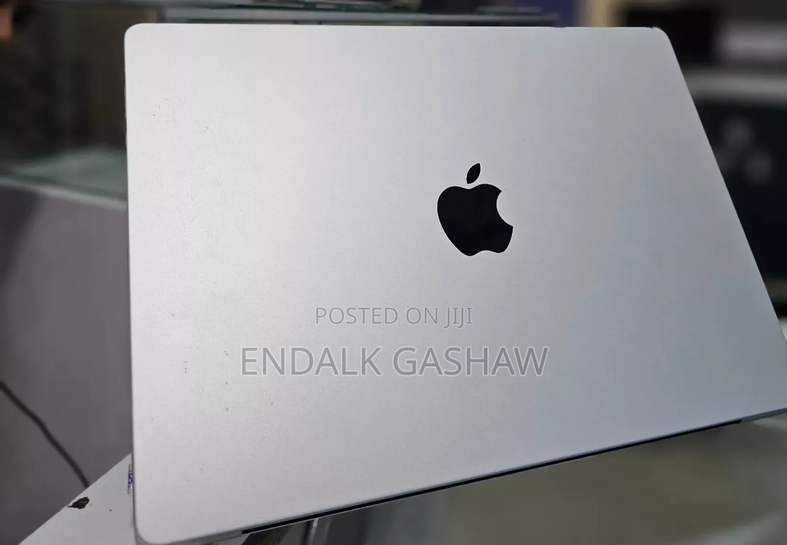 New Laptop Apple MacBook 8GB Apple M3 SSD 512GB