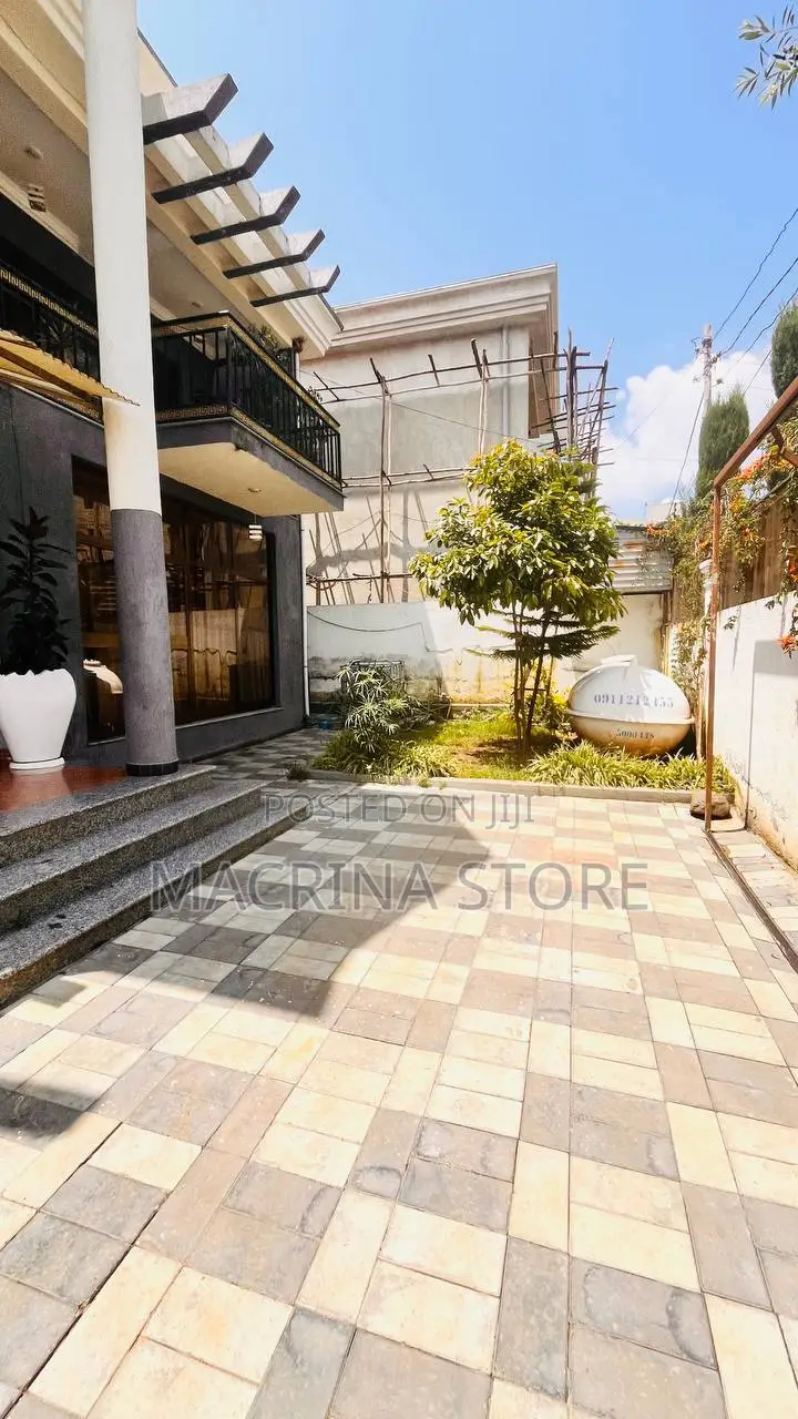 Furnished 8bdrm House in Ayat5, Yeka for sale