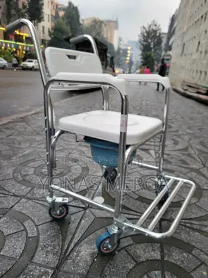 Photo - Toilet Wheelchair髹፭home Care, the Bathroom葉፩pot Chair賺¶Transported