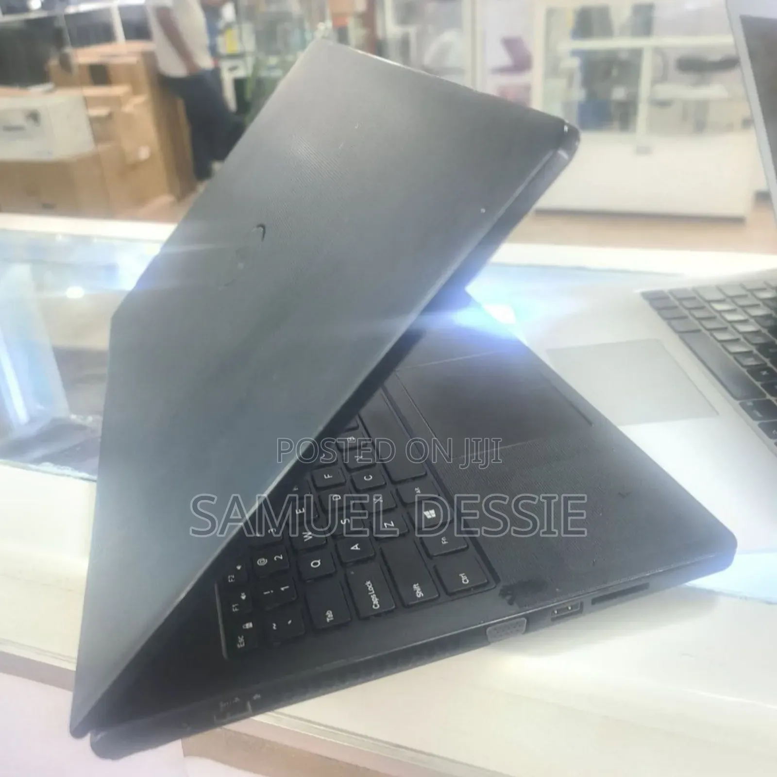 Laptop Dell Vostro 15 3549 4GB Intel Core I5 HDD 1T