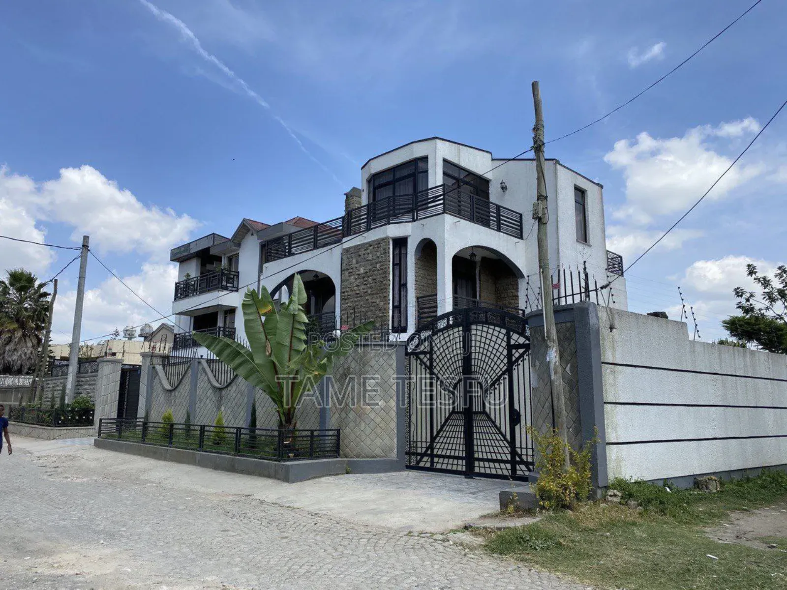 Furnished 8bdrm House in መገናኛ አምች, Bole for sale