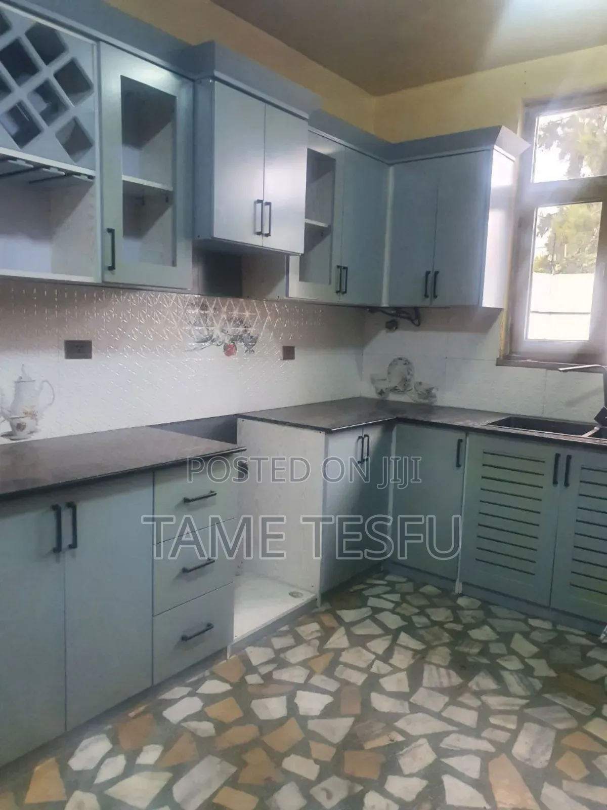 Furnished 8bdrm House in መገናኛ አምች, Bole for sale