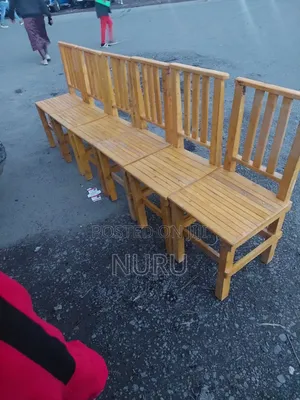 Photo - ሙሉ እንጨት በእንጨት ወንበር